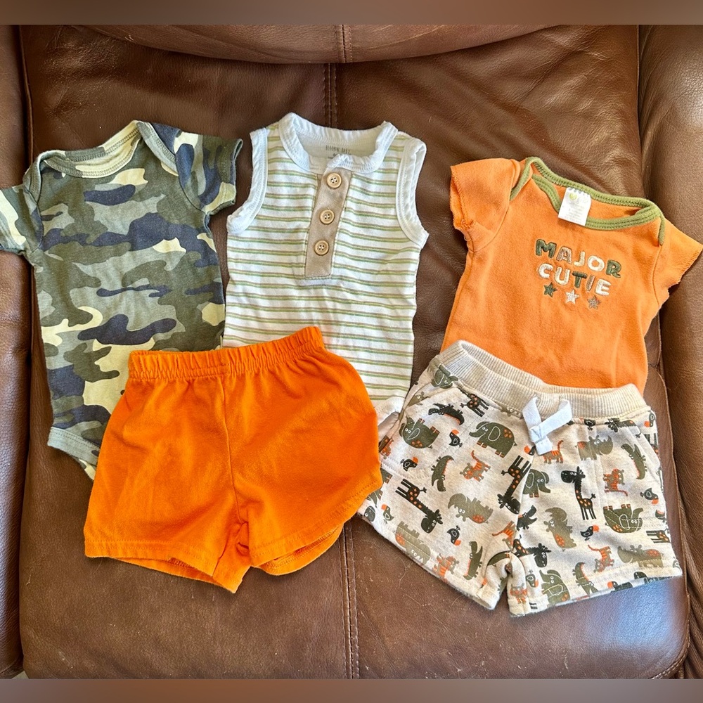 🦋Set of (5) Camouflage/Orange Clothes